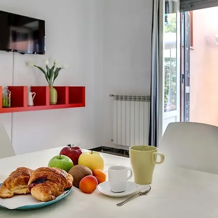 Domus Art Bernini Apartment *